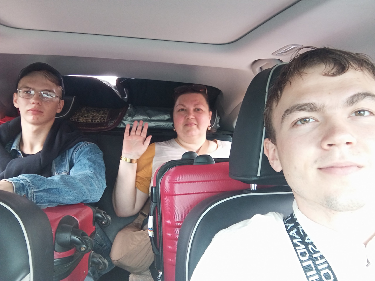  Долгожданная встреча. Больше года Захара не видела. Едем на такси в гостиницу. 