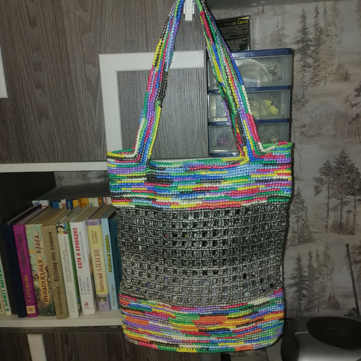 Закончена очередная сумка. Мой принцип никогда не вязать повторы. Мне это неинтересно, а тут не удержалась 