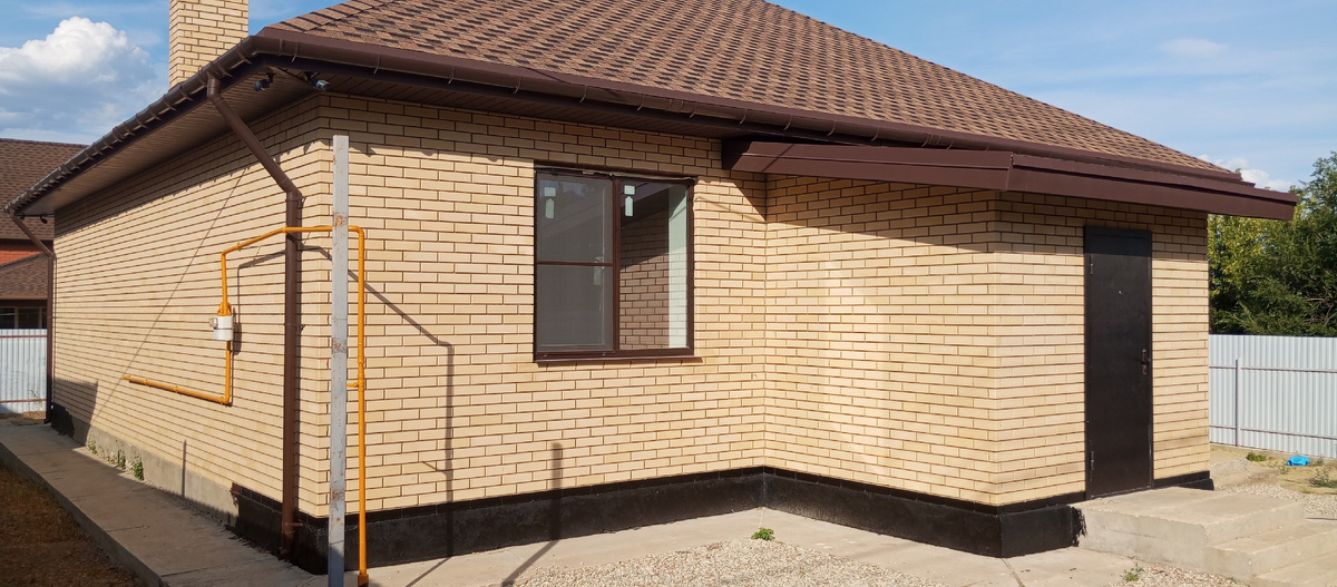 Вот этот дом я продала, деньги за него передала продавцу