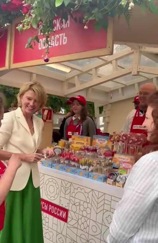 Федерального министра сельского хозяйства восхитил вкус тверских карамелек