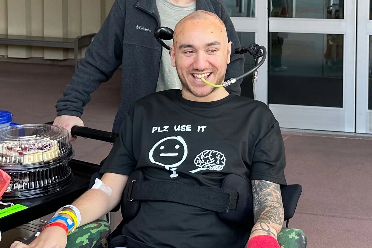 Ноланд Арбо. Источник: https://fortune.com/2025/08/23/neuralink-participant-1-noland-arbaugh-18-months-post-surgery-life-changed-elon-musk/
