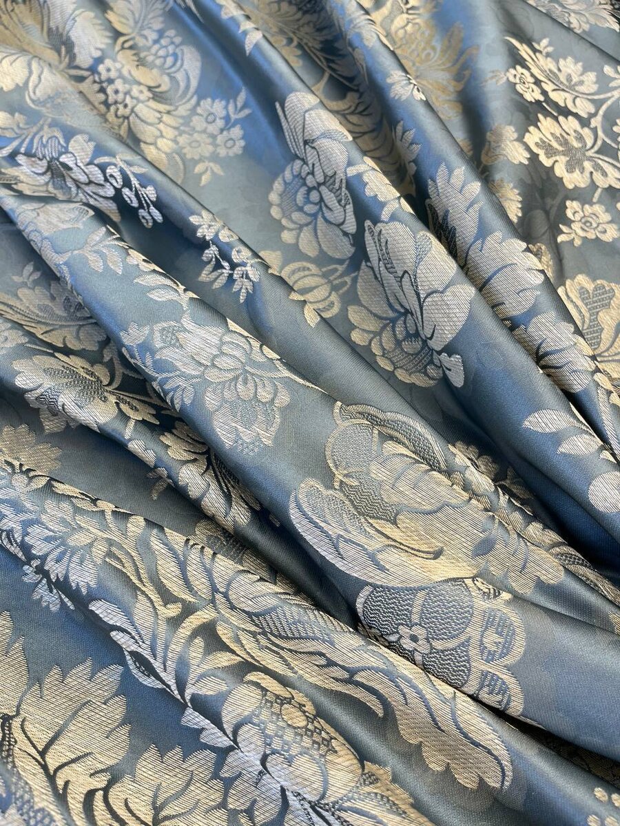 Жаккард шелк 65% вискоза 35%
Ширина: 144 см
Арт.: 1000120
Цена: 5500₽/м