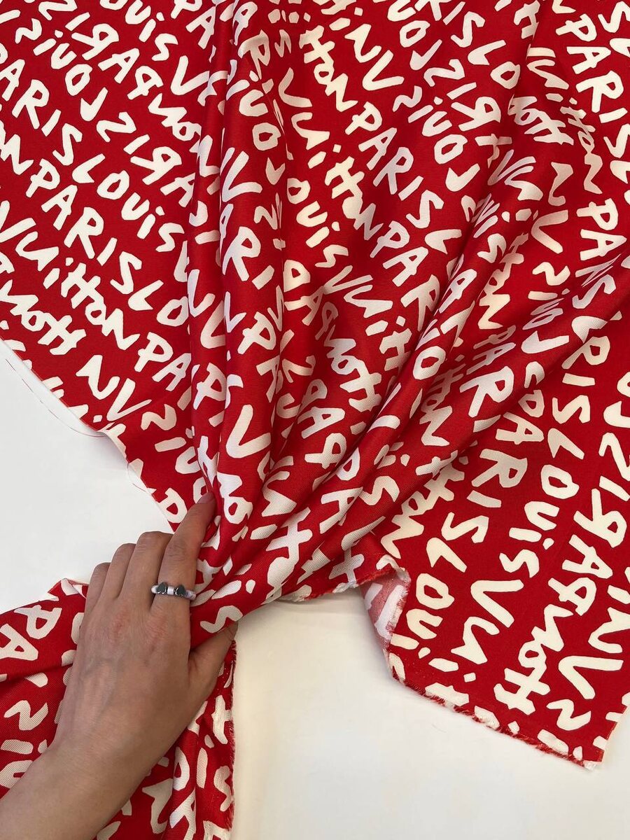 шелк твил 100% 
Ширина: 136 см 
Артикул: 2400795
Цена: 5900₽/м 
