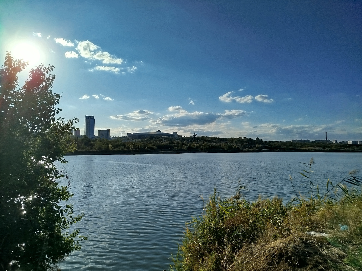 Северная часть Нижнекальмиусского водохранилища. Вид на Парк имени Ленинского Комсомола.