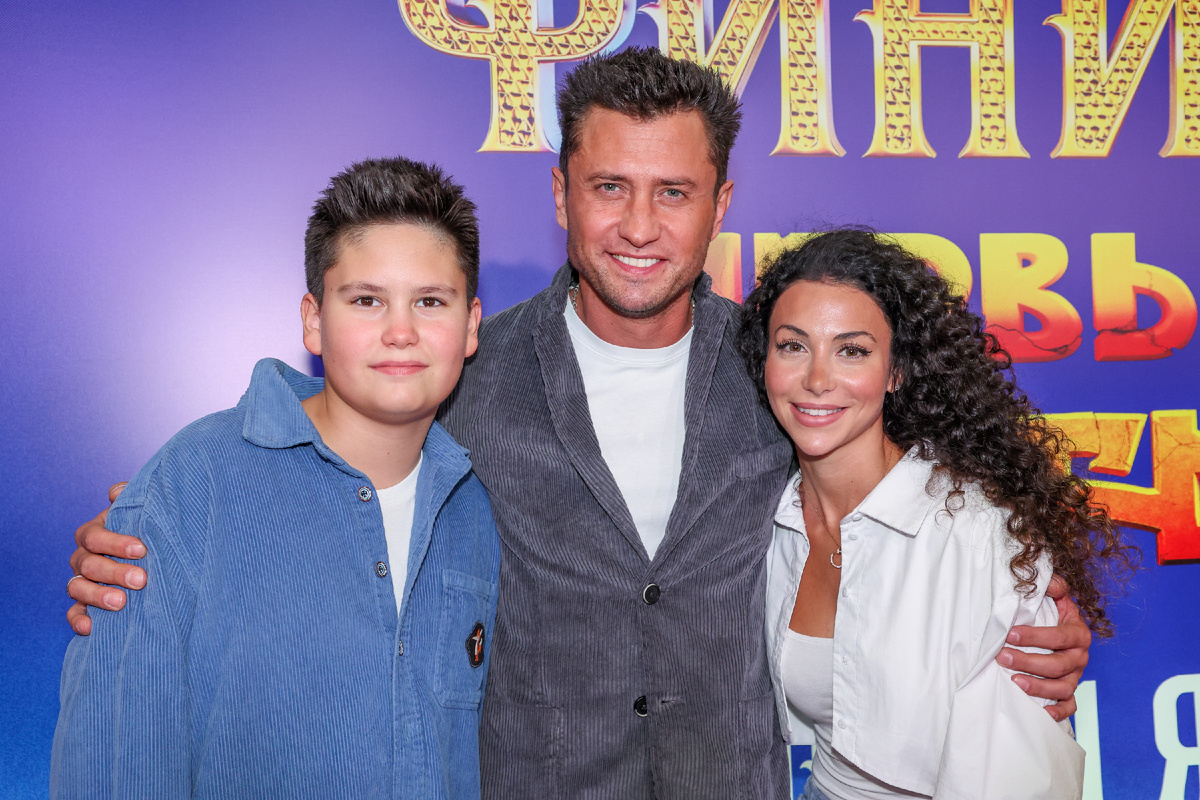 Павел Прилучный с Зепюр Брутян и сыном Тимофеем. Фото: Global Look Press