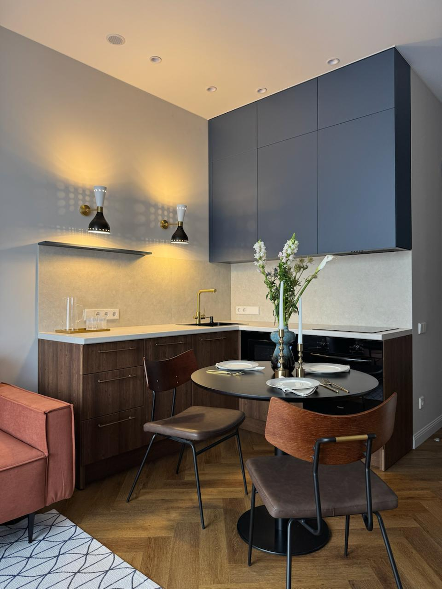 Кухня в ЖК Родной город. Декор заказали в Китае, кухонный гарнитур изготовили на заказ через проверенных мебельщиков.