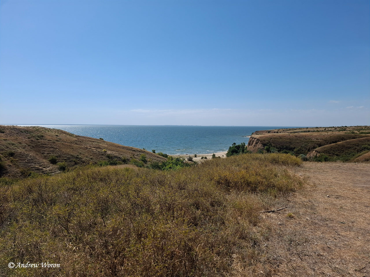 Вид с холма на западную бухту