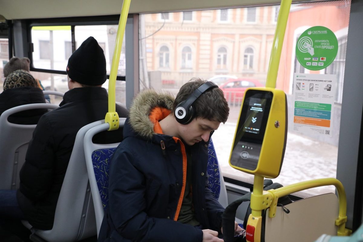    Наименее вредными считаются полноразмерные наушники с активным шумоподавлением