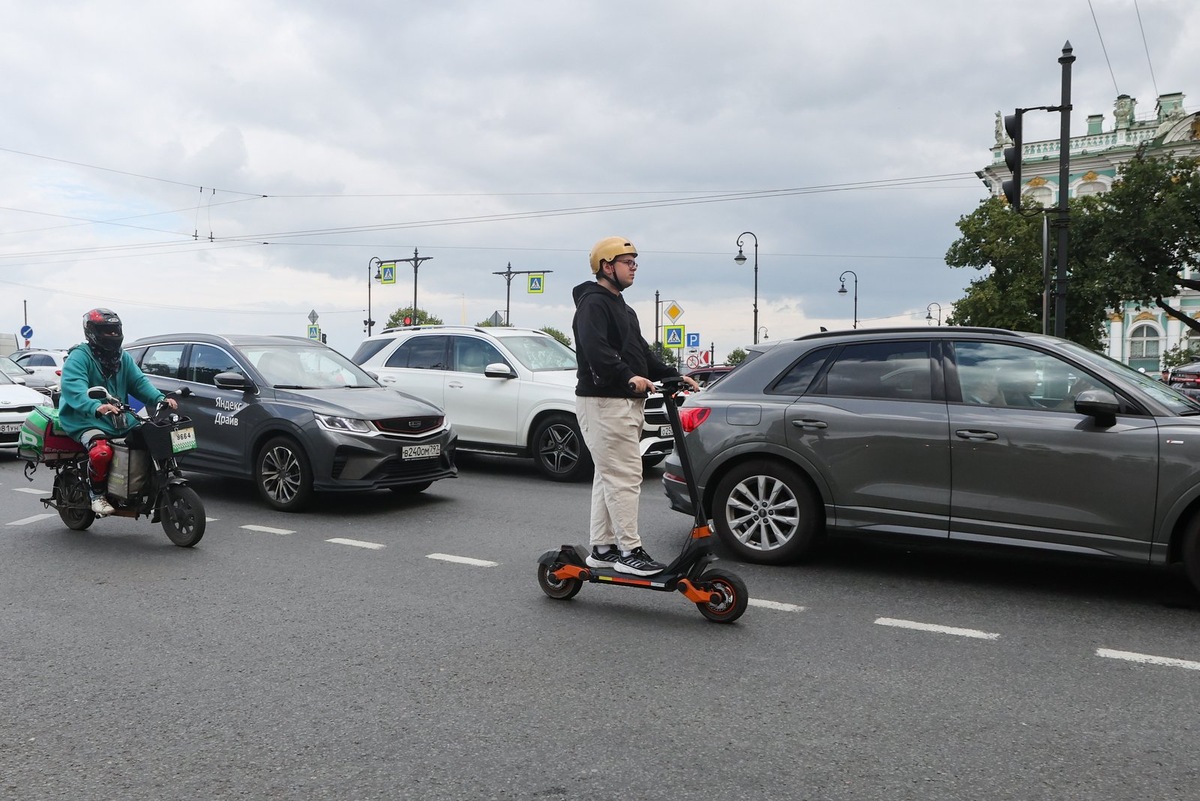    Управляющие мопедами привлекаются к ответственности наравне с автомобилистами