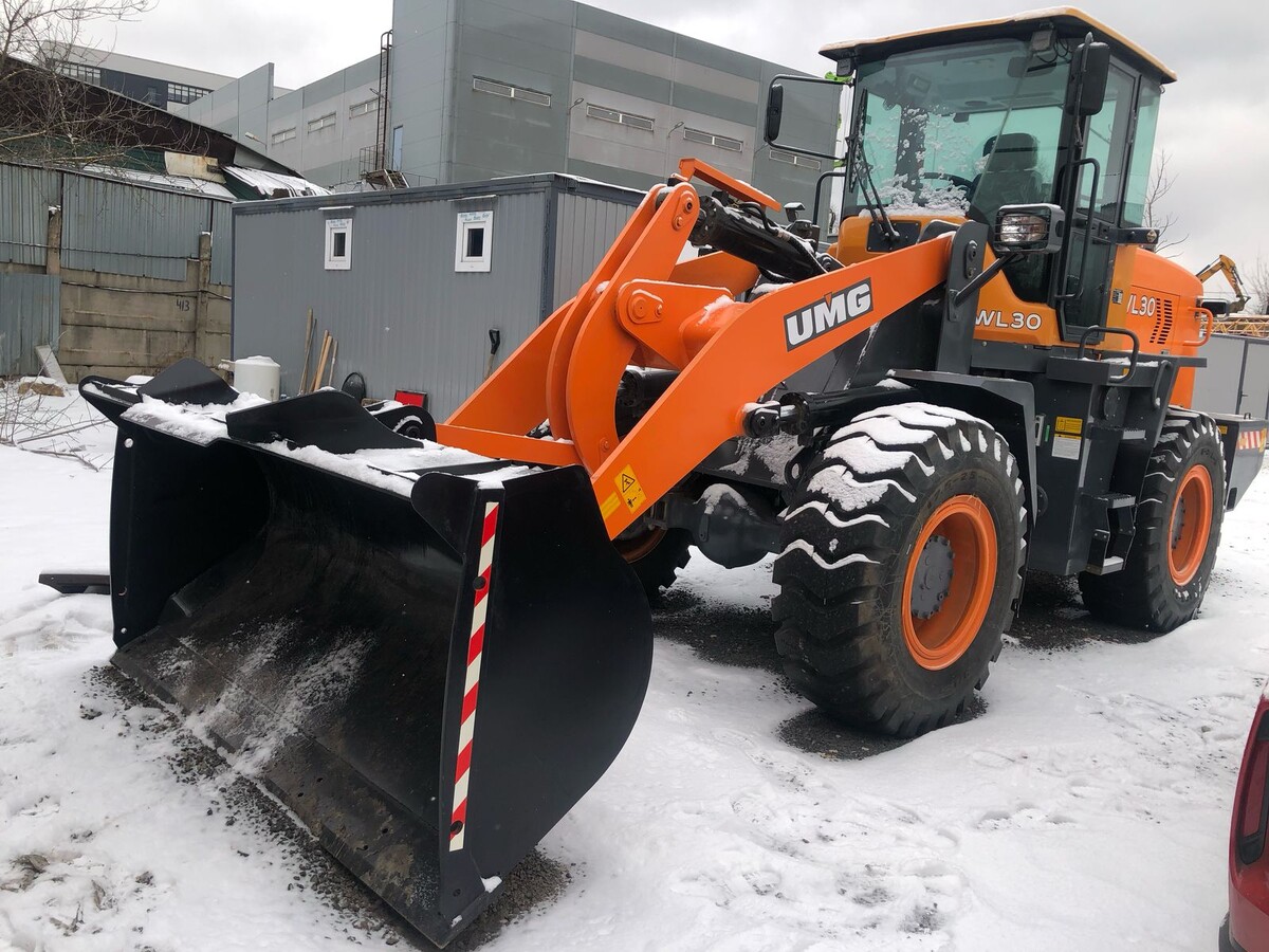 Всепогодный фронтальный погрузчик UMG WL 30