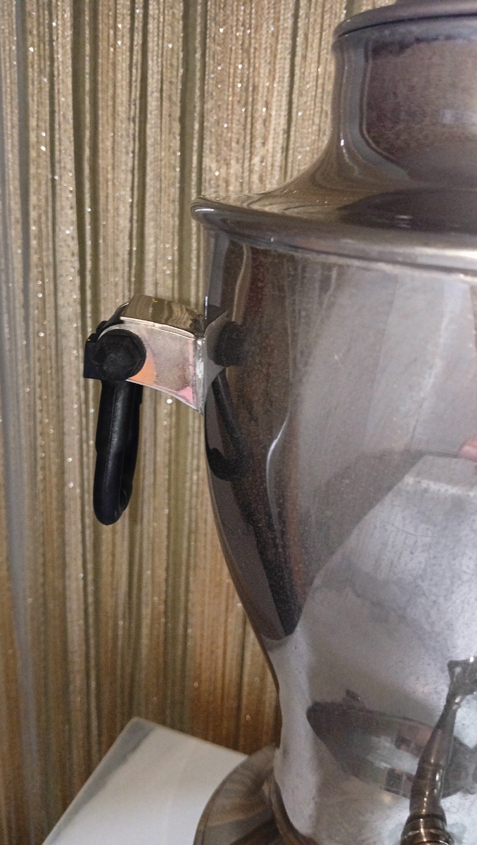 Посудный подарок с историей. Фото автора 