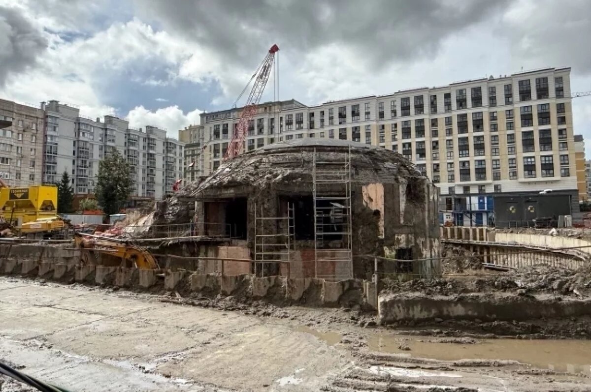    В Петербурге на «Фрунзенской» разобрали вестибюль до бронекупола