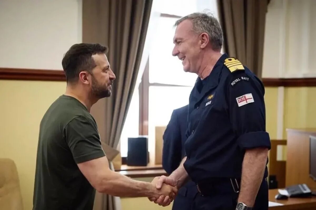    Очевидно, что говорить о мире офицеры бы вряд ли стали, так что сейчас главный вопрос в том — что задумали в Лондоне и Киеве.