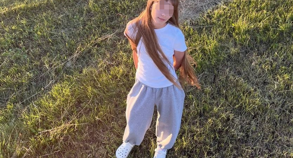 Сидела на диване и вдруг повалилась на бок: девятиклассница скончалась во время репетиции к 1 сентября