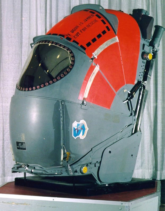 Спасательная капсула самолета В-58