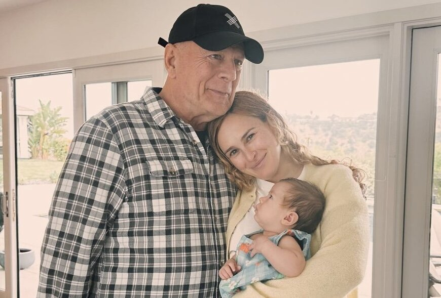 Брюс Уиллис с семьей. Фото: соцсети