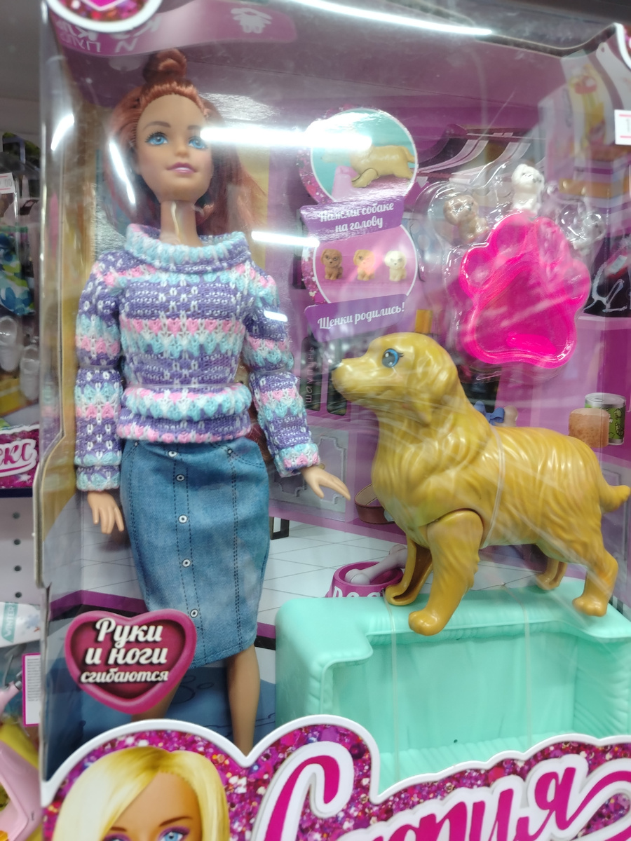 Вот у этой милый свитер, у меня у самой есть похожий, но зеленого цвета.