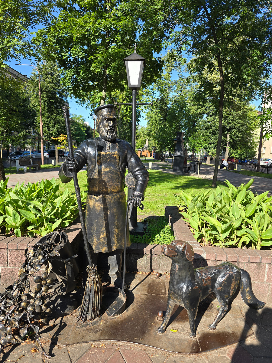 Дворник с собакой