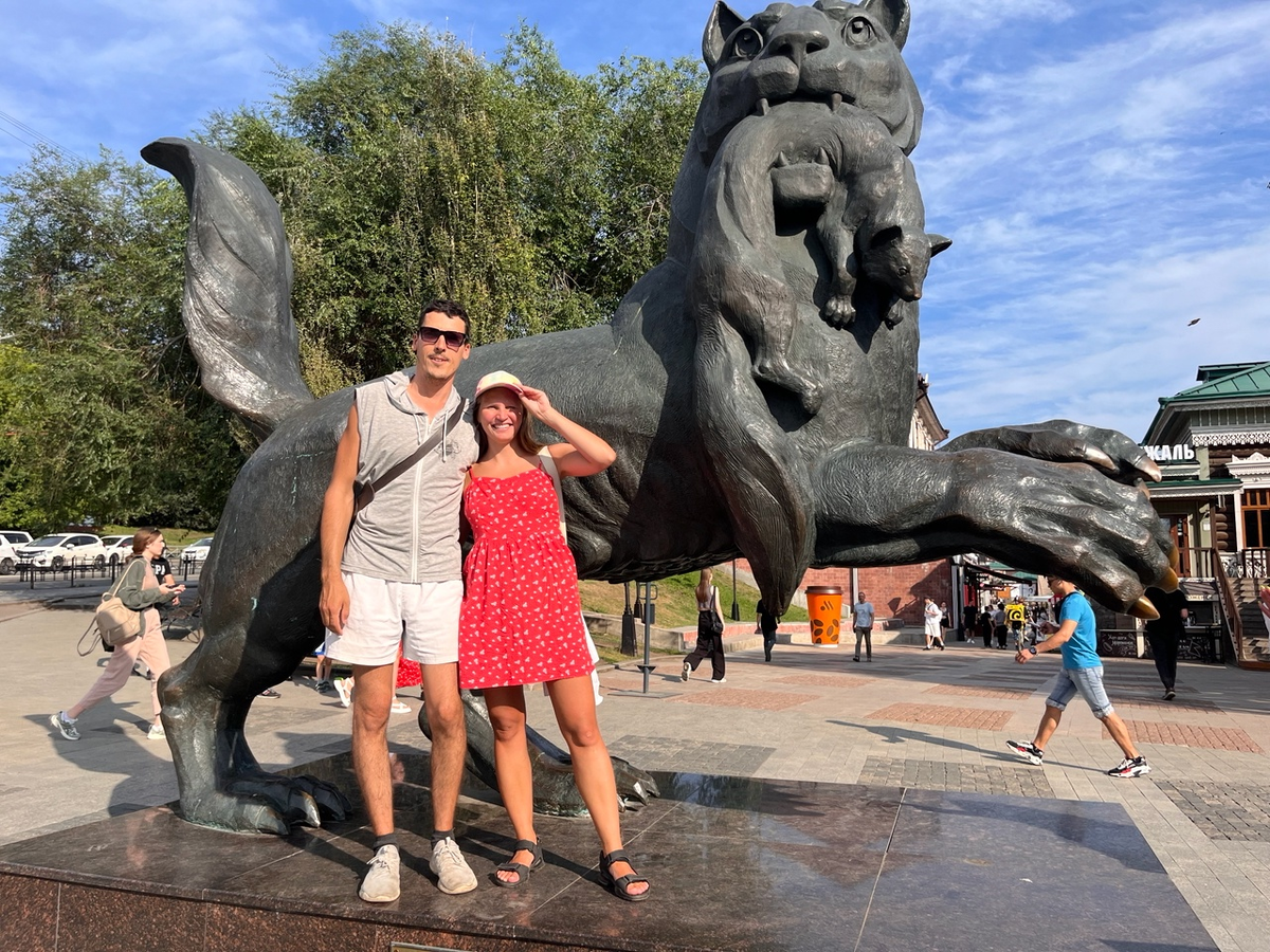 Я с Татьяной, моей спутницей по Байкалу, в Иркутске