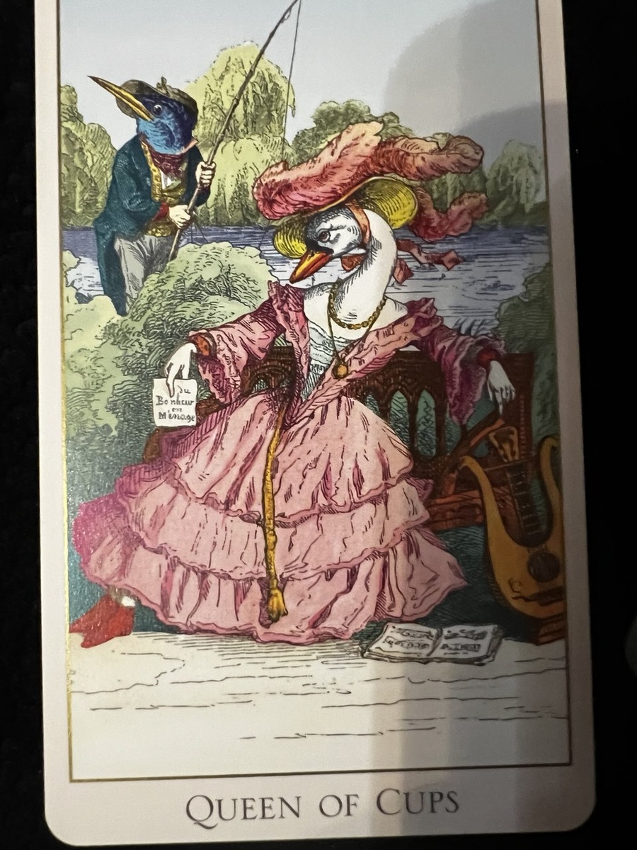 Королева Кубков в колоде Таро "Фантастический зверинец" 