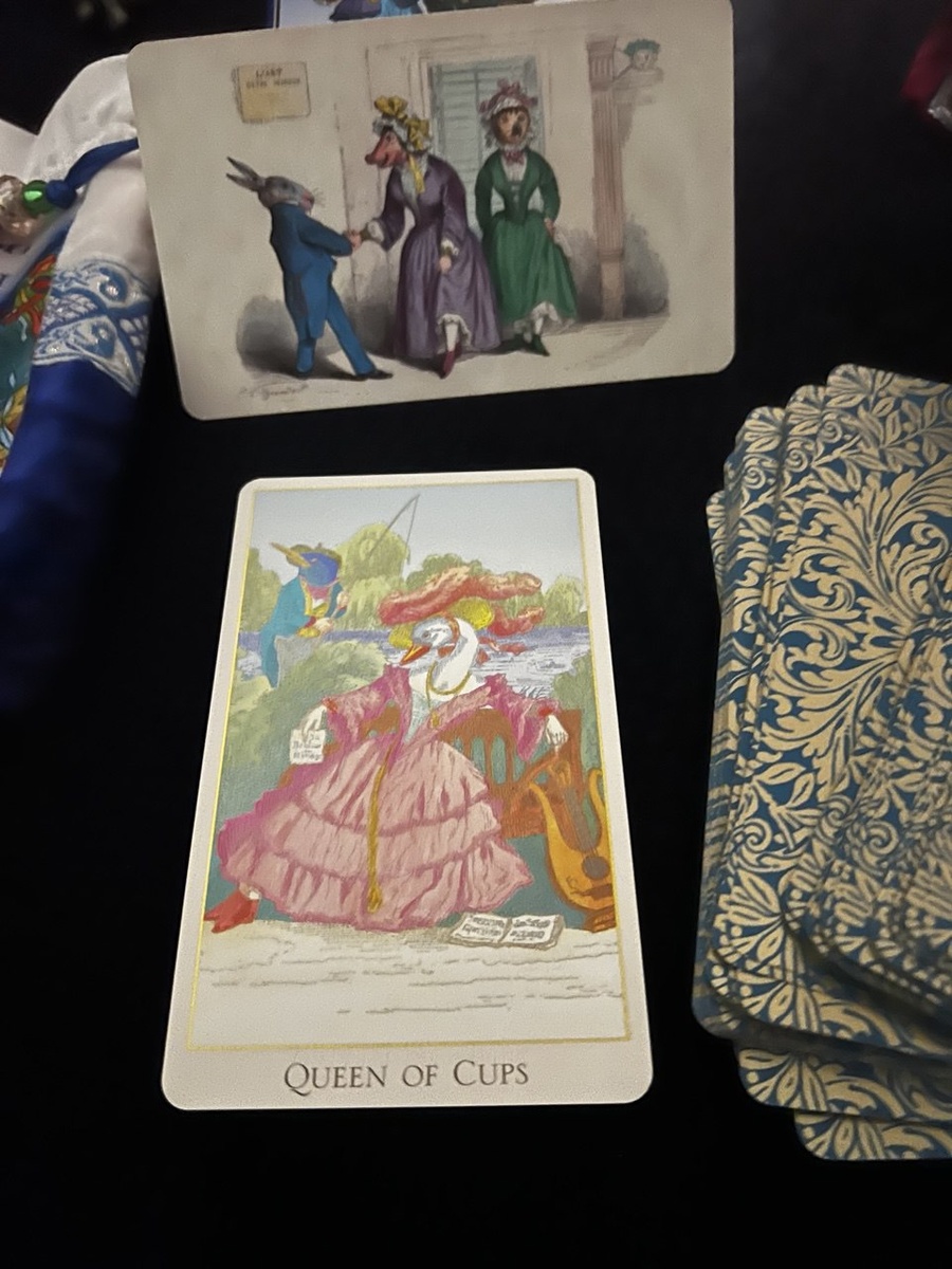 Королева Кубков в колоде Таро "Фантастический зверинец" 