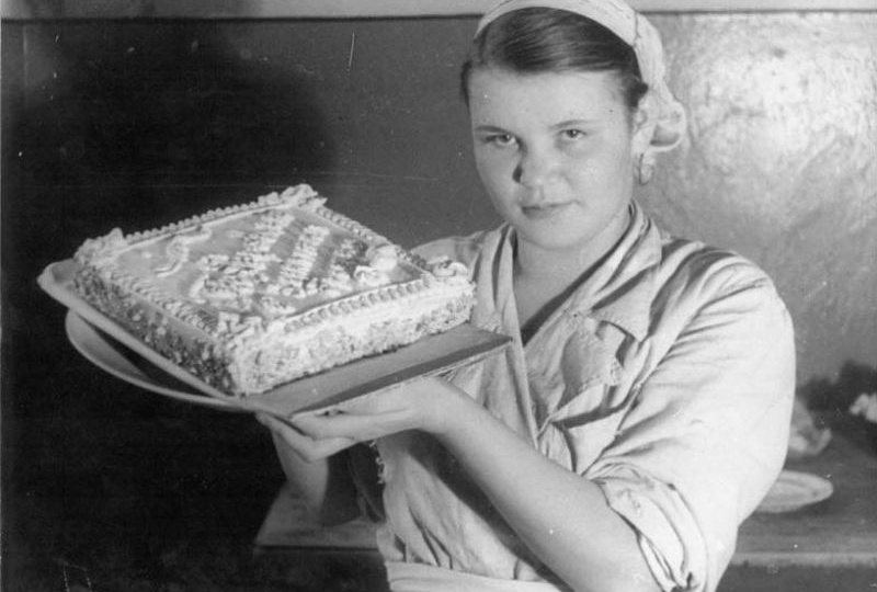 Сладкая ностальгия: 15 снимков с советскими тортами
