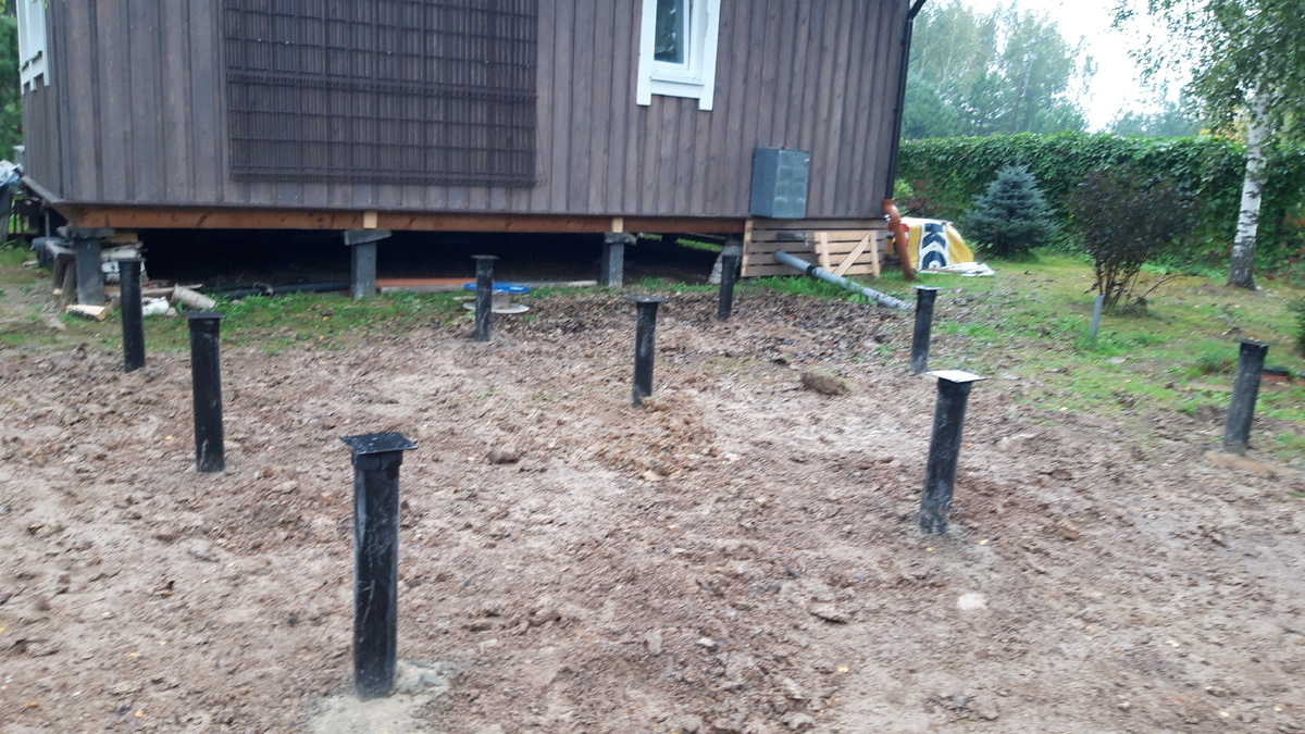 Как раз это место пустовало. Это восточная сторона и солнце здесь только утром.