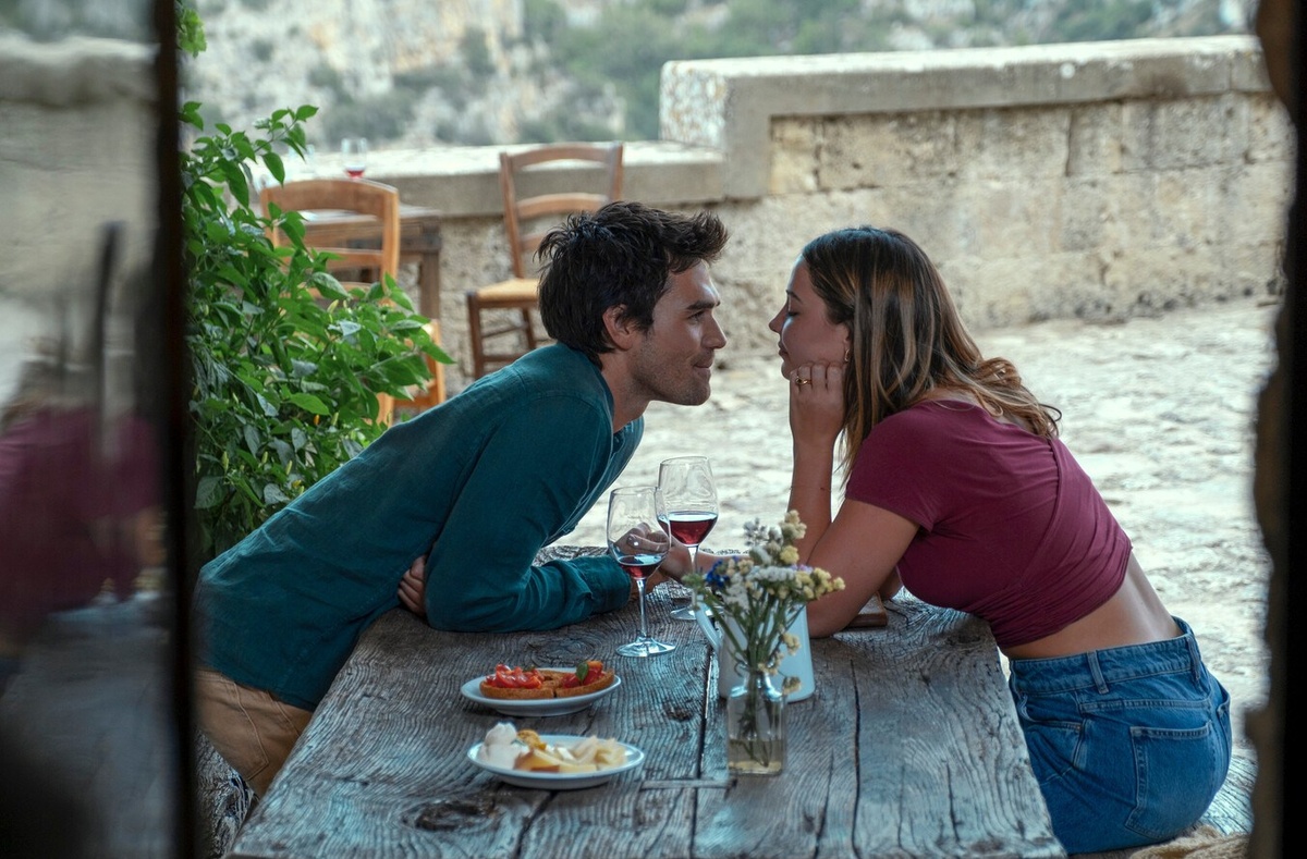 Кадр из фильма "Карта, которая ведёт к тебе".