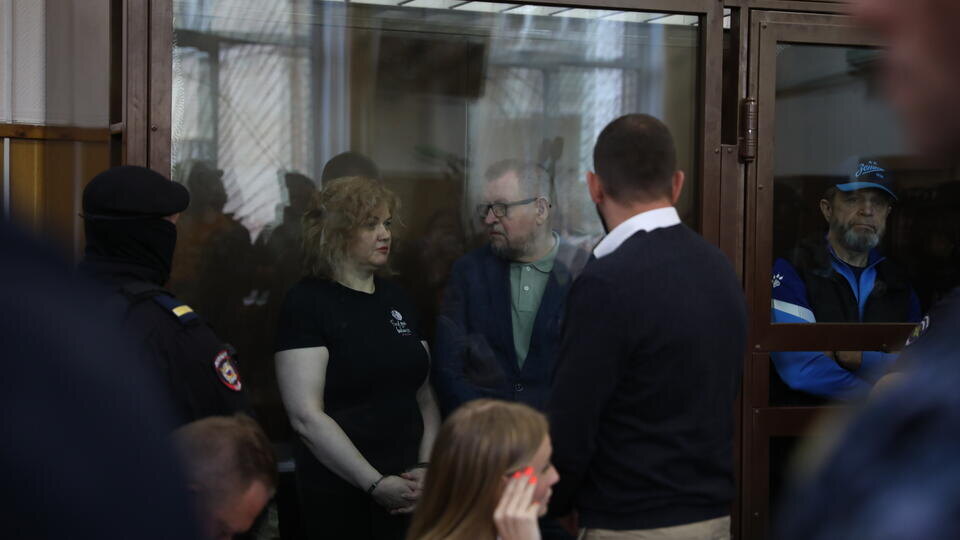     Петербургских генералов МВД отправили в колонию строгого режима ИЗВЕСТИЯ/Улемская Татьяна