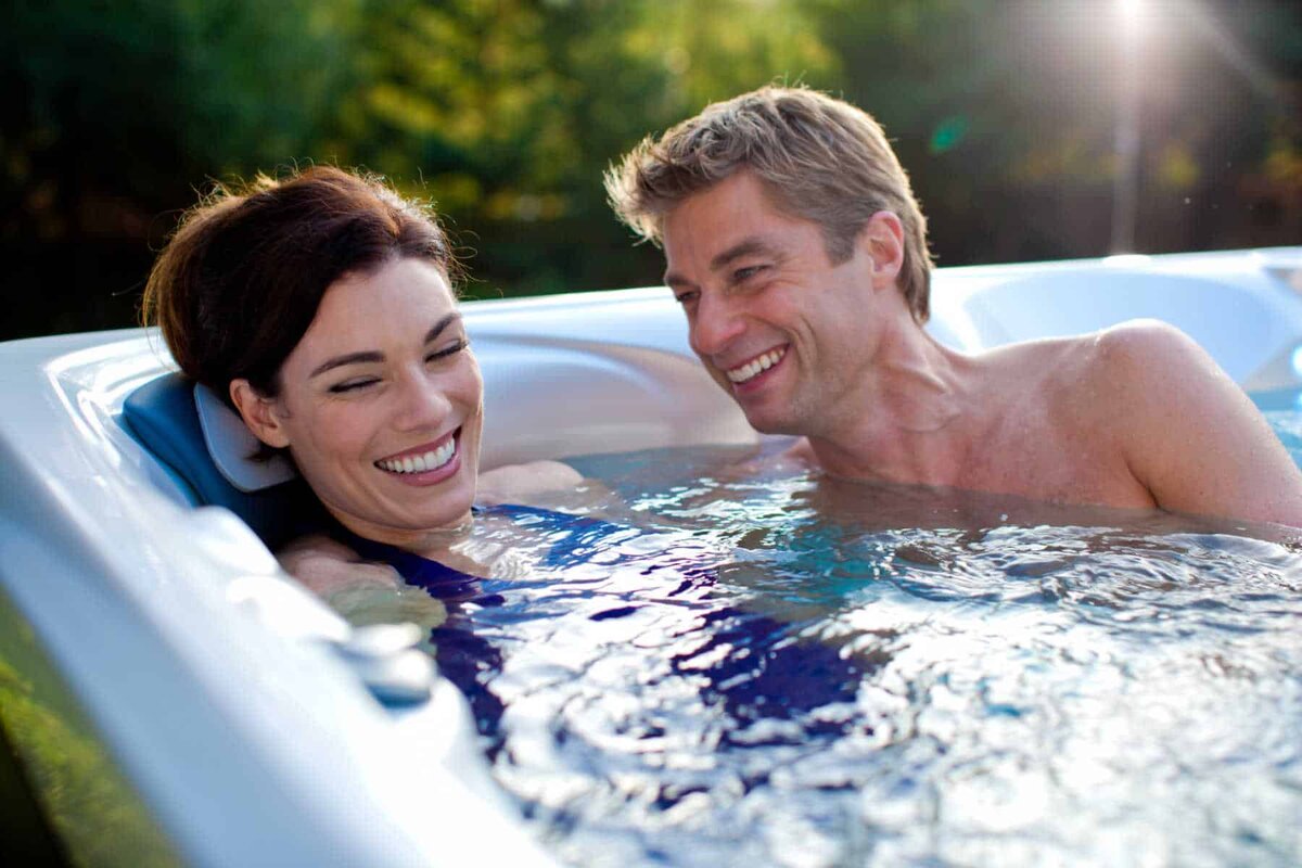 Пусть Святой Валентин и не смог насладиться всеми преимуществами спа бассейна под открытым небом, вам этот вид удовольствий вполне доступен. 