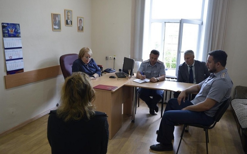    Свердловский омбудсмен навестила обвиняемую по террористической статье жительницу Удмуртии