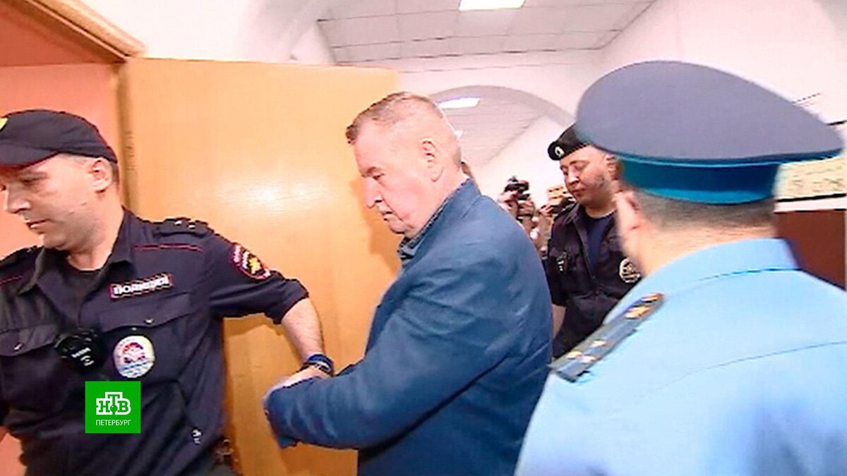    Трем петербургским генералам МВД выдвинули обвинение