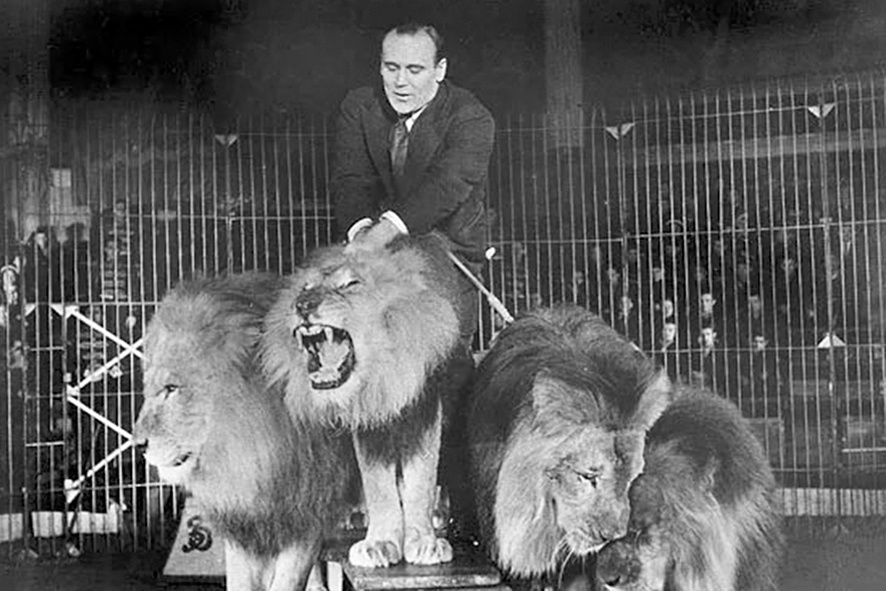 Дрессировщик Борис Эдер, фото отсюда circus-omsk.ru