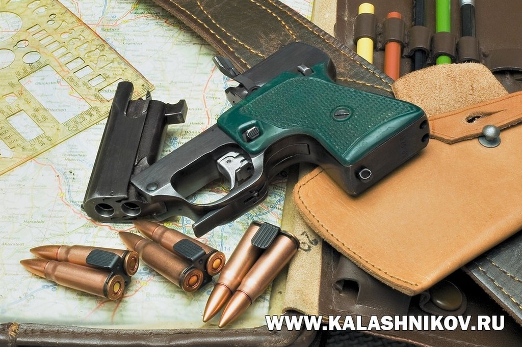 Малогабаритный специальный пистолет (МСП) с патронами СП-3 в обоймах и штатной кобурой для скрытого ношения