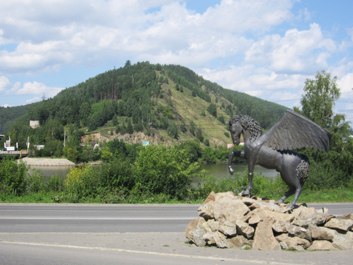 Гора Косотур. Крылатый конь - символ города.