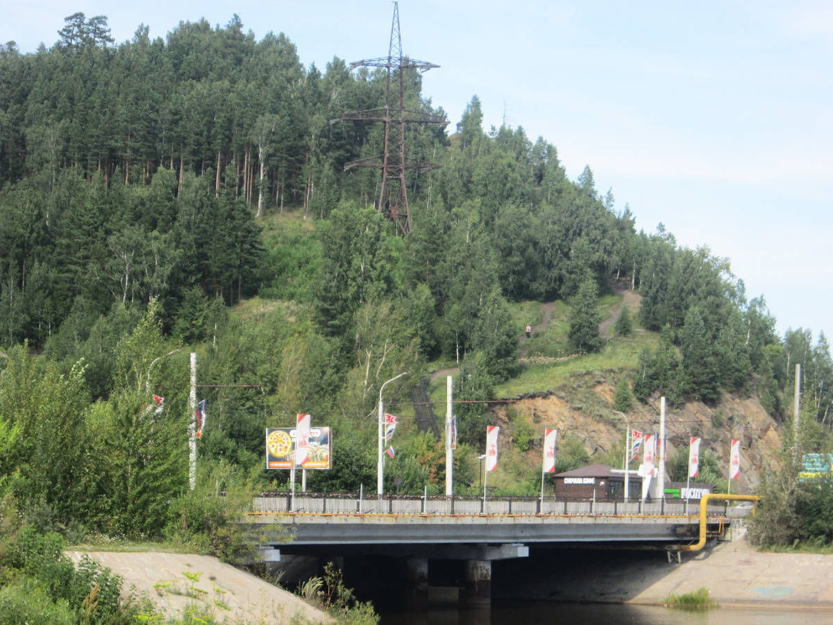 Гора Косотур. Петровский мост через реку Ай.