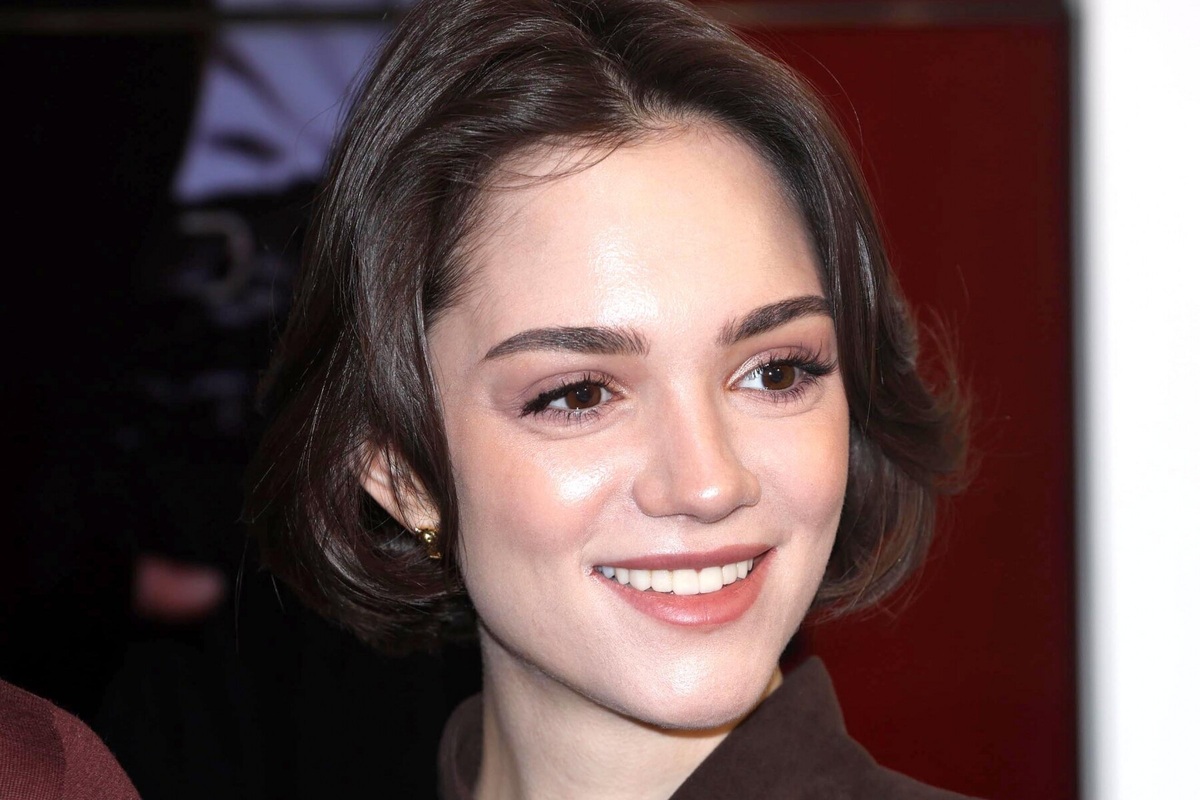     «Я закончила со спортом и такая - надо делать!»: Евгения Медведева рассказала о пластике и уколах красоты