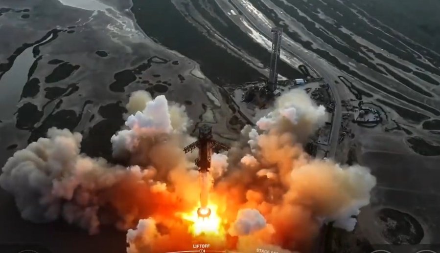На этот раз успешно. Илон Маск смог испытать свой звездолëт. Много фото.