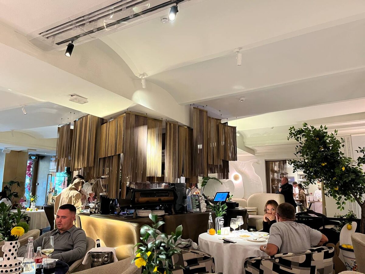 основной зал на 1 этаже