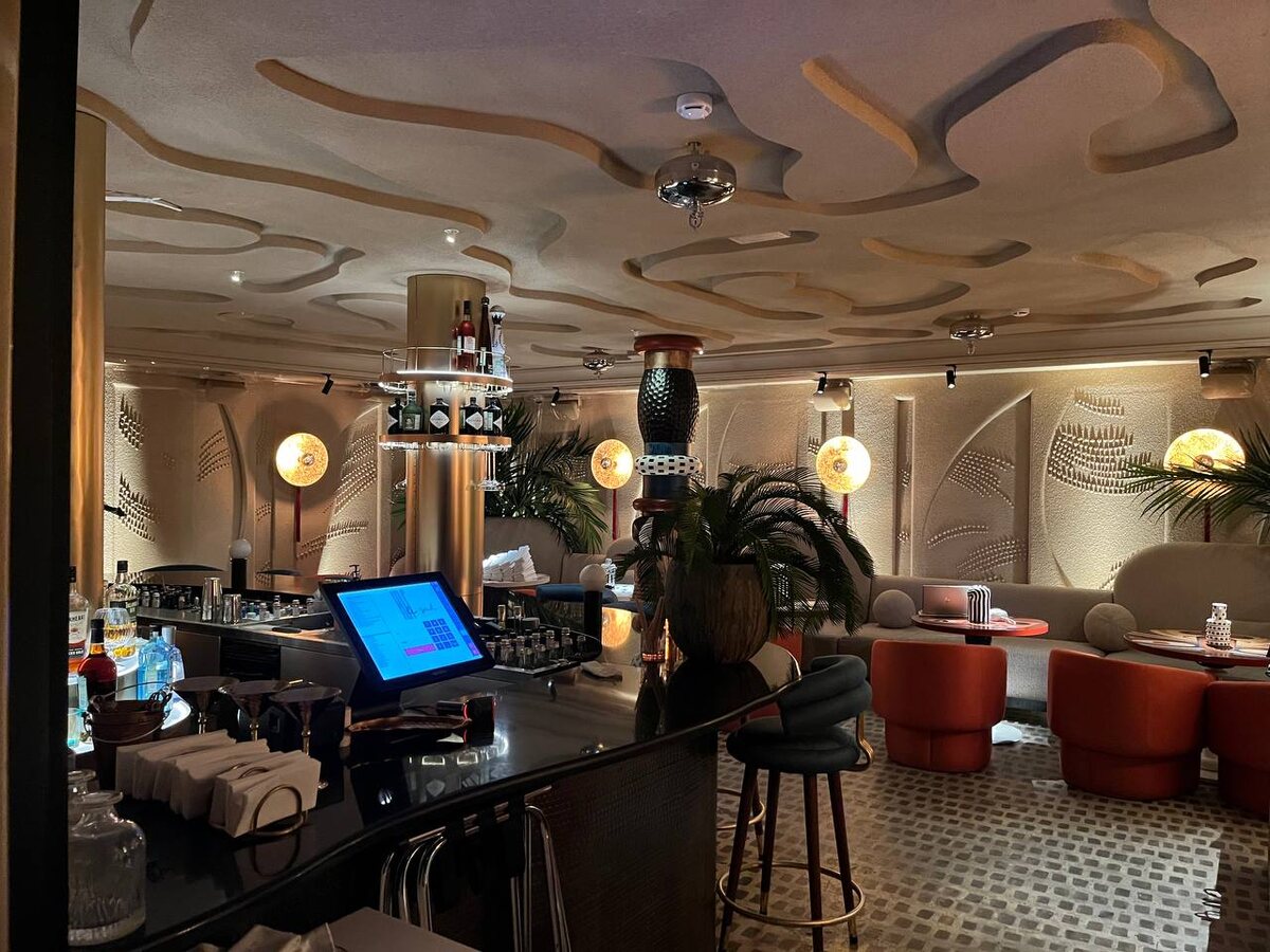 зал на нулевом этаже