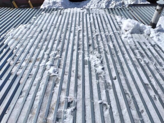 Что лучше для крыши – металлочерепица или профлист? И почему профлист лучше, и почему металлочерепица – это самая настоящая проблема?