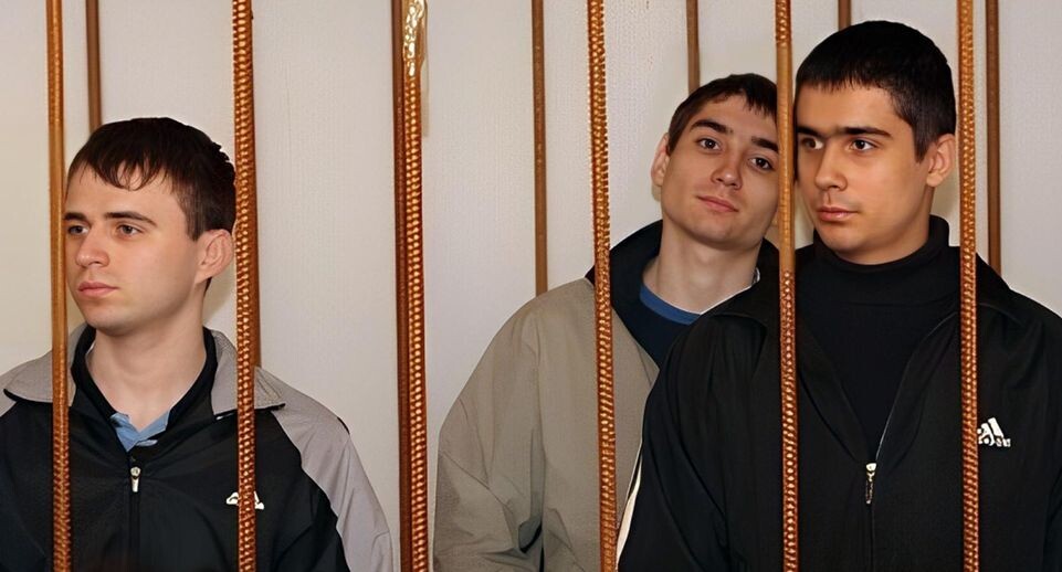    Днепропетровские маньяки Супрунюк, Ганжа и Саенко в суде. Евгений Евтушенко / Википедия