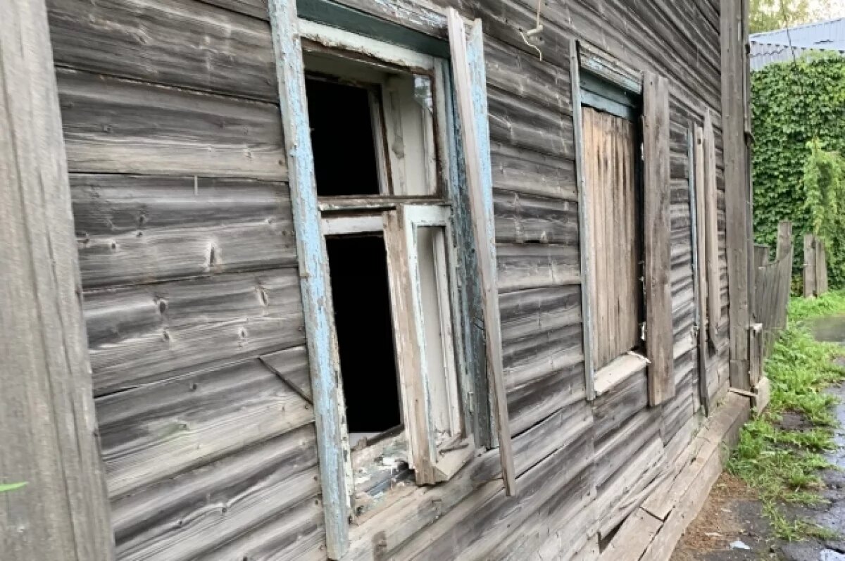    Экс-чиновница и бизнесмен наживались на квартирах для астраханцев