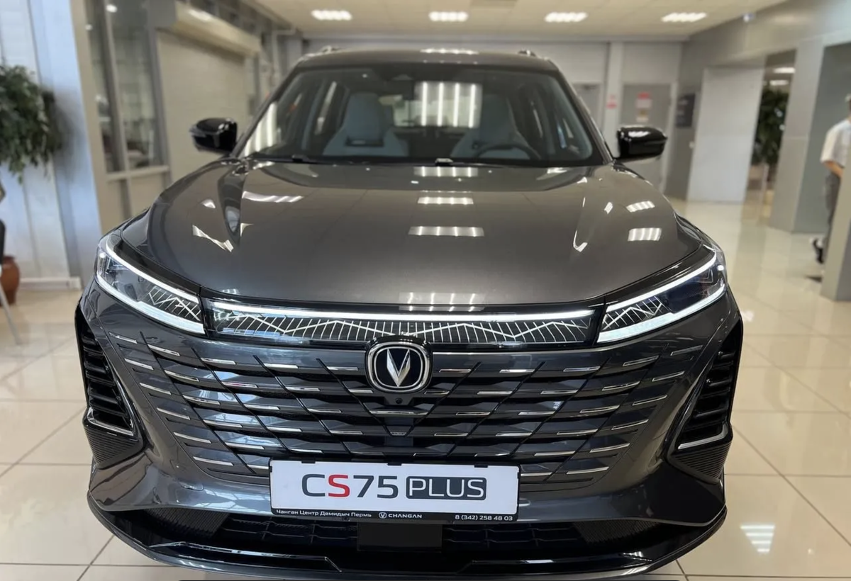 Changan CS75 Plus — привлекательный выбор в сегменте компактных кроссоверов: стильный, технологичный, вместительный и динамичный. 