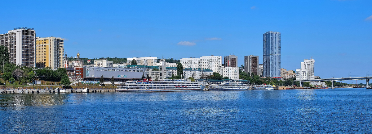Волга, речной вокзал. Авторство: Vyacheslav Bukharov. Собственная работа, CC BY-SA 4.0, https://commons.wikimedia.org/w/index.php?curid=171423535