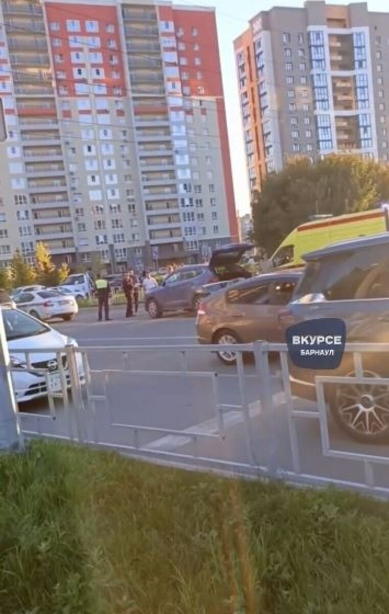    Иномарка сбила ребенка на "зебре". Источник: "В курсе 22 | Барнаул"