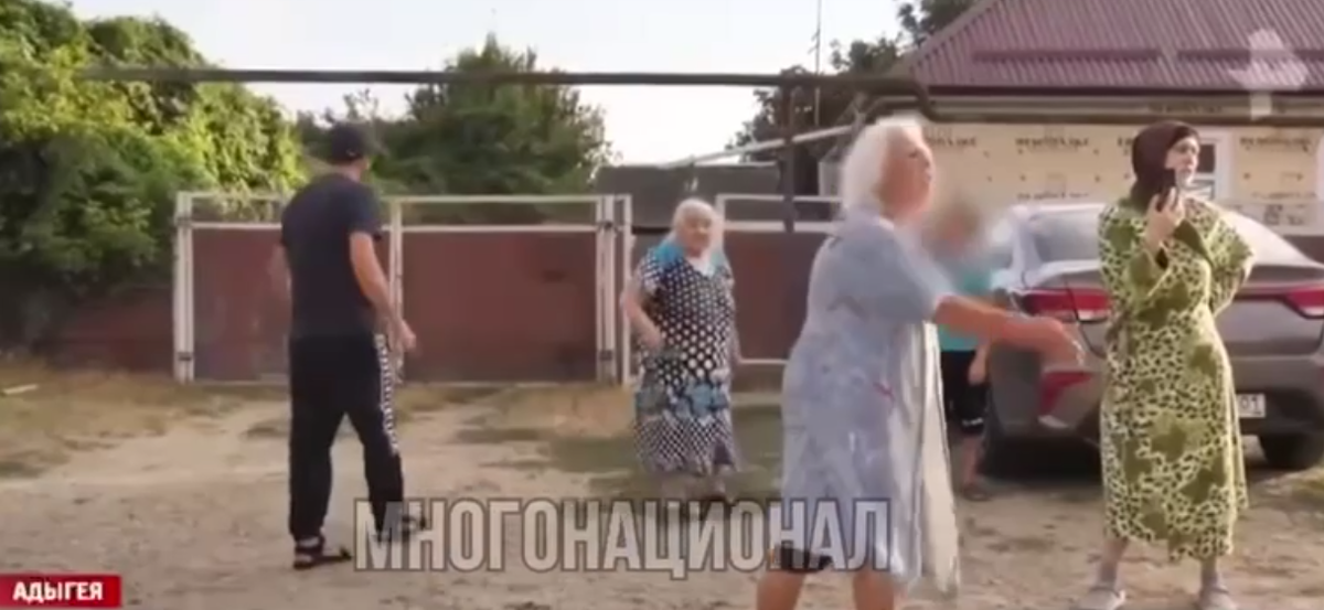 Конфликтные соседи в Адыгее. Фото: скрин видео тг-канал "Многонационал".