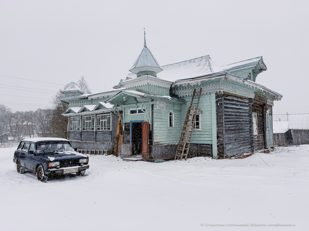 Терем в 2025 году. Я была там поздней весной. Пусть вас не смущает снег. Он как-то очень неожиданно выпал после того, как уже всё растаяло. 