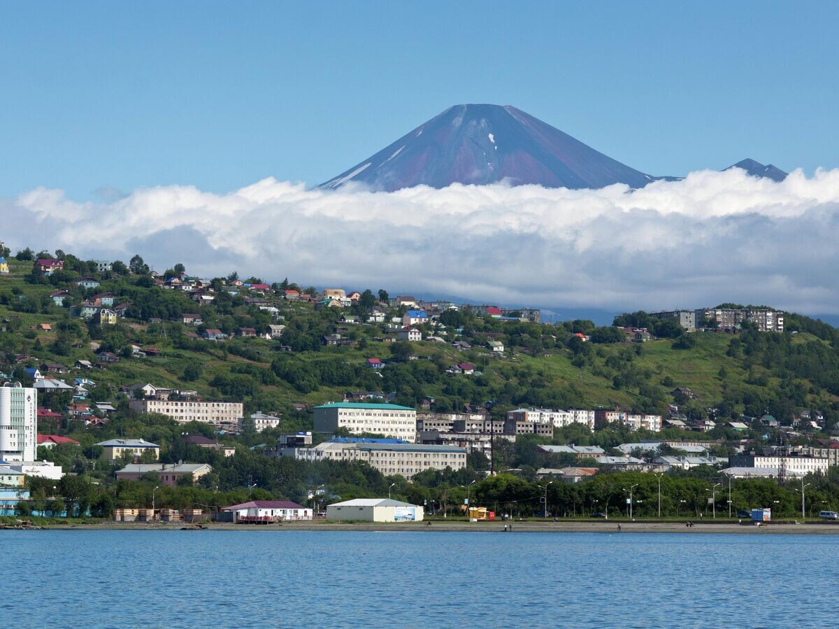    Вид на город Петропавловск-Камчатский из Авачинской бухты© РИА Новости / Александр Пирагис