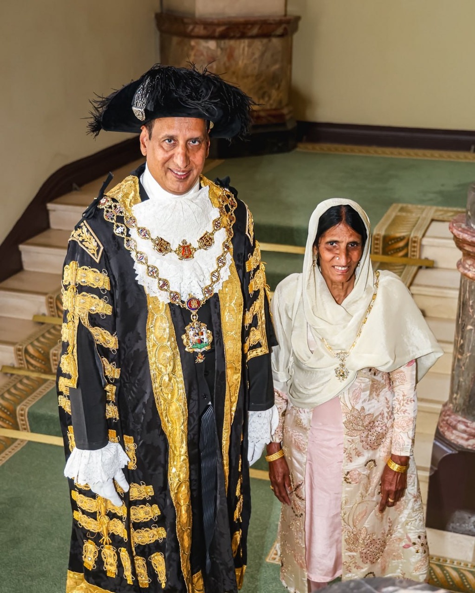 Мэр Бирмингема Зафар Икбал и его супруга Фаруук Ахтар